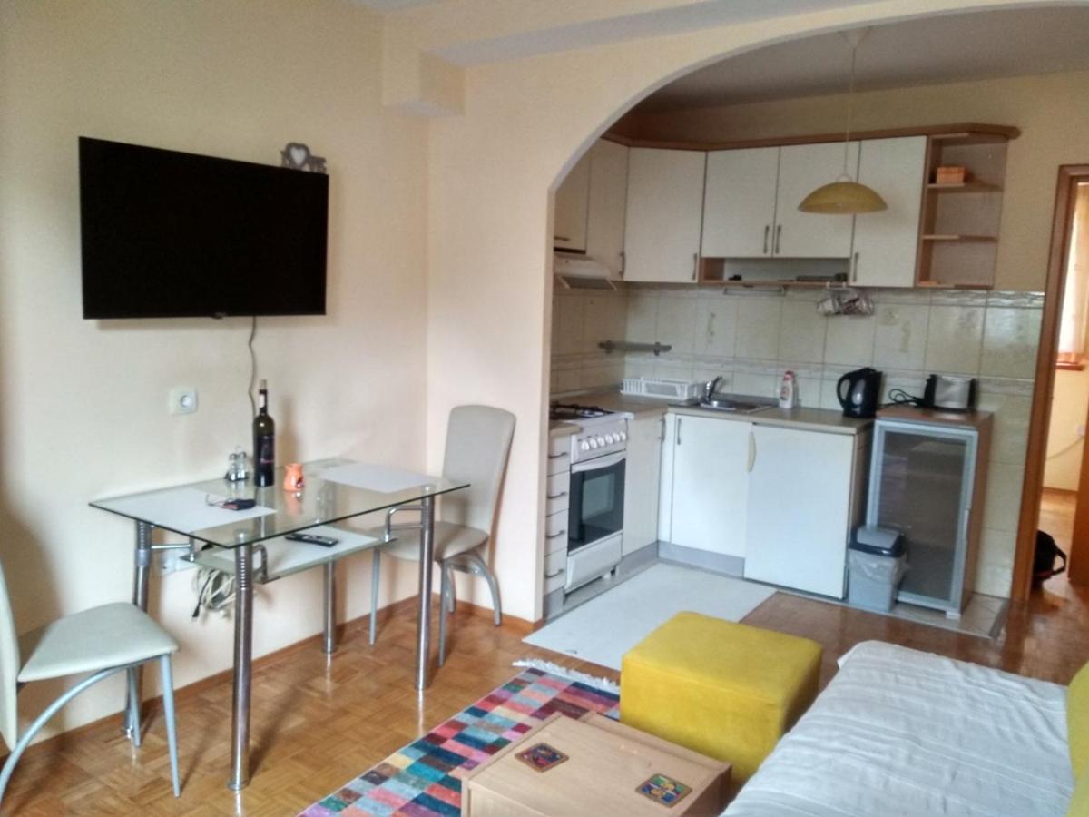 Pine Tree Apartment Sarajevo Exterior photo